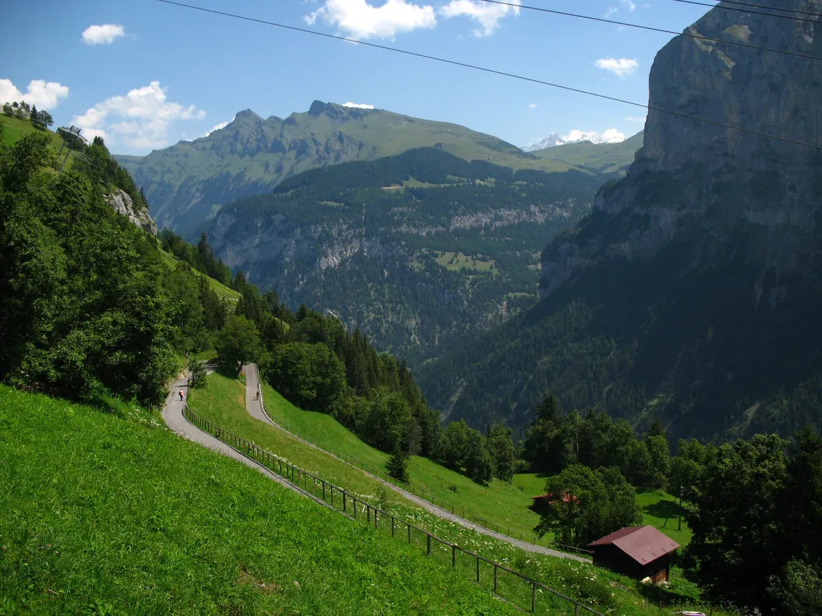 Path down the valley wall from Niedenmatten near Gimmelwald with the Lauterbrunnen valley below