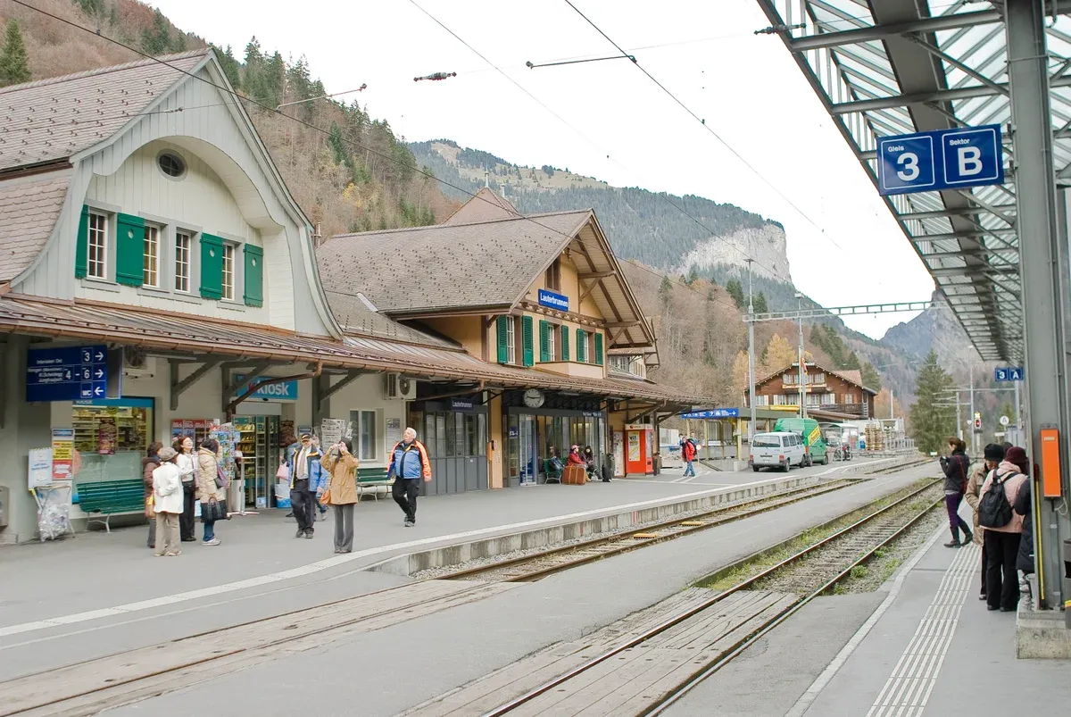 The platform and kiosk at Lauterbrunnen railway station with the valley cliffs behind, lauterbrunnen train station